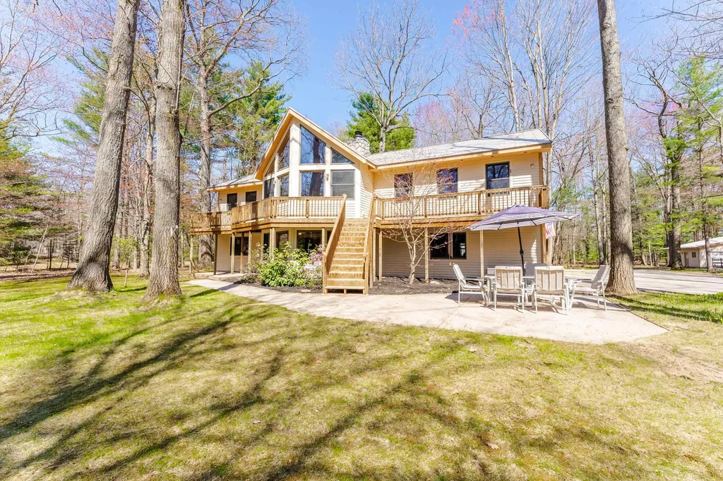 125 Dubonnet Trail Green Lake Township MI 49643