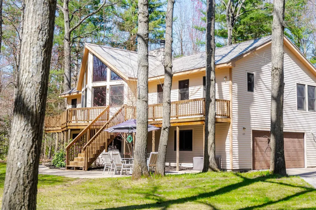 125 Dubonnet Trail Green Lake Township MI 49643