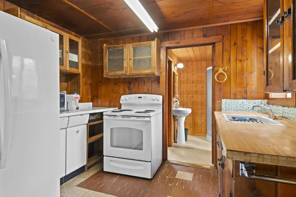 5322 Rushton Road Central Lake Township MI 49622