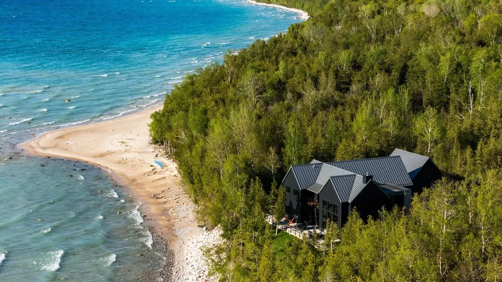 9371 N Onominese Trail Leelanau Township MI 49670