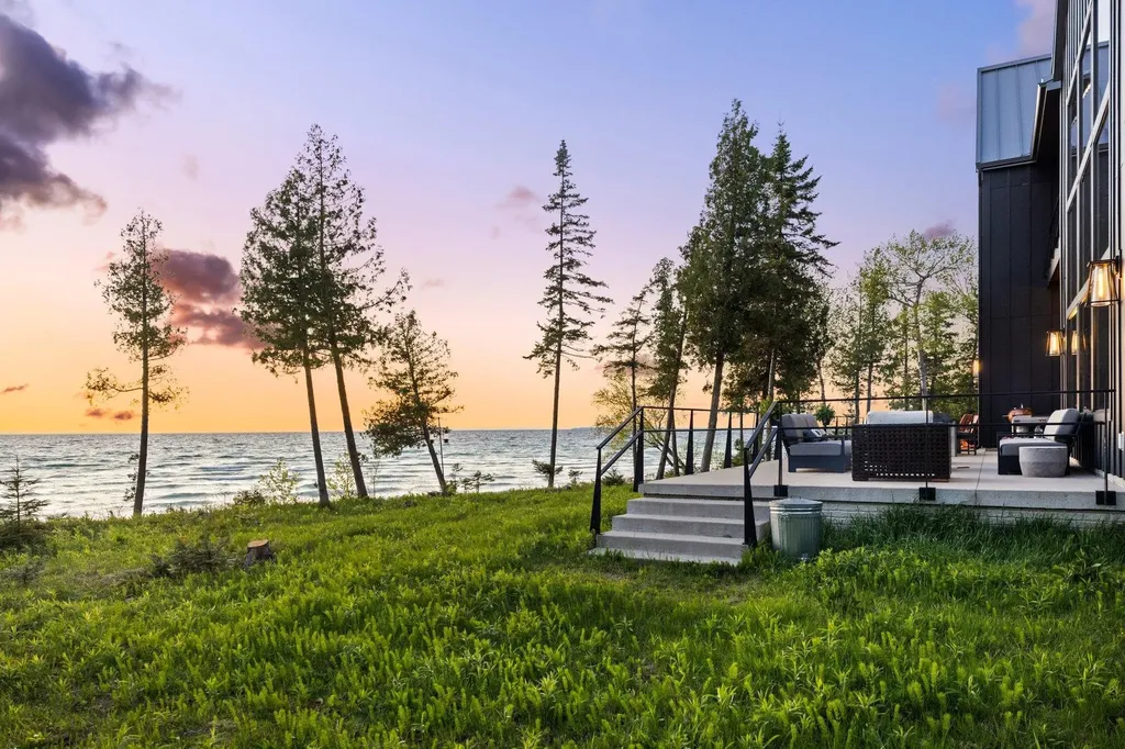9371 N Onominese Trail Leelanau Township MI 49670