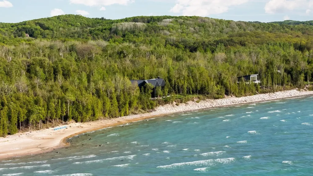 9371 N Onominese Trail Leelanau Township MI 49670