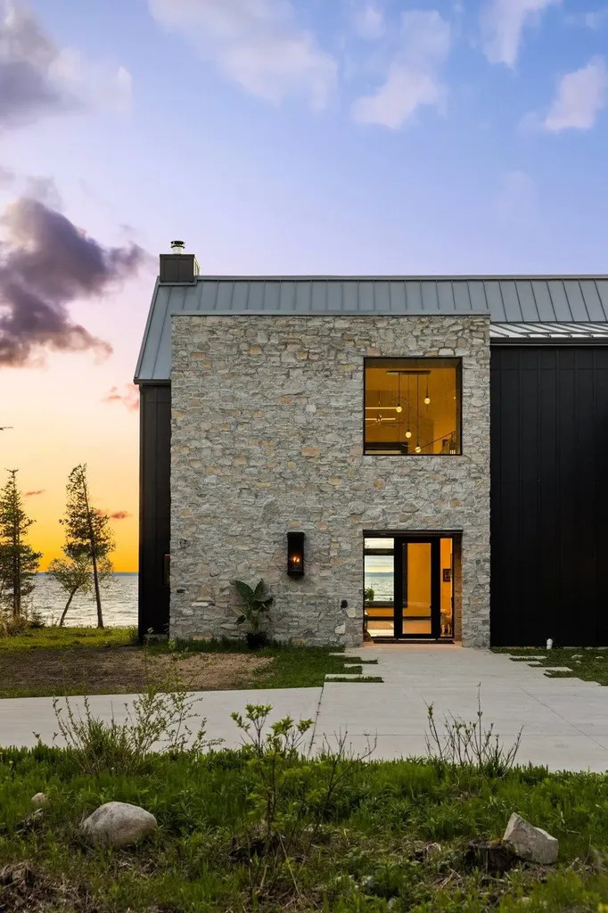 9371 N Onominese Trail Leelanau Township MI 49670