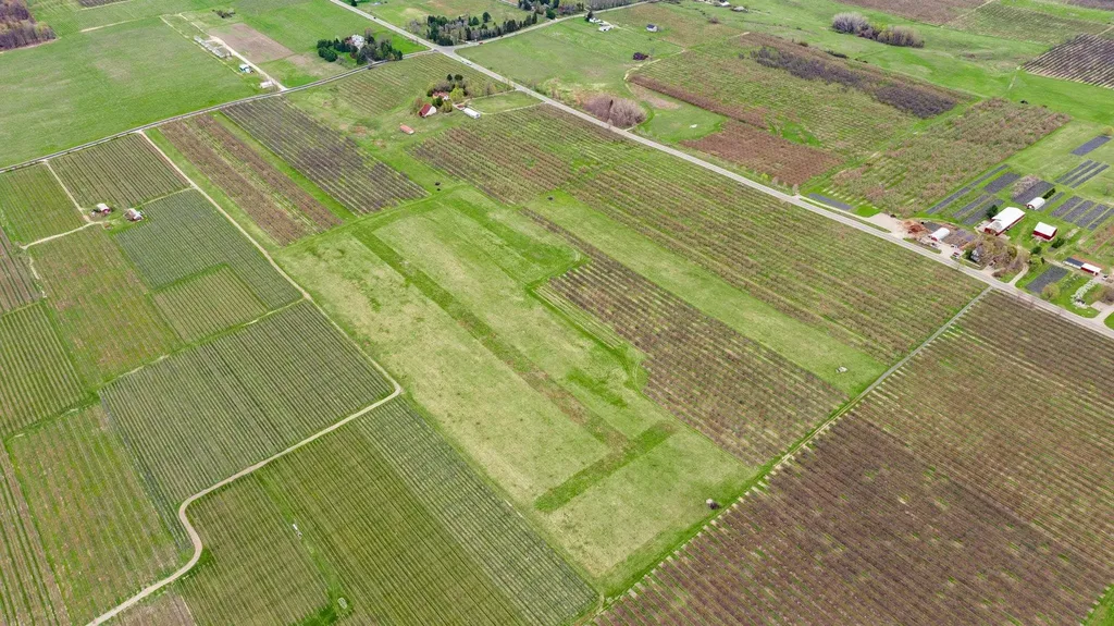 17835 Center Road Peninsula Township MI 49686