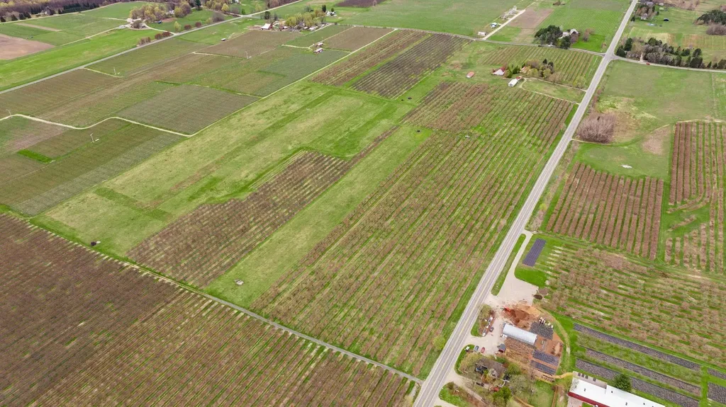 17835 Center Road Peninsula Township MI 49686
