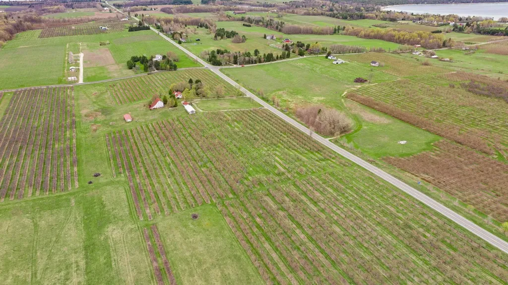 17835 Center Road Peninsula Township MI 49686