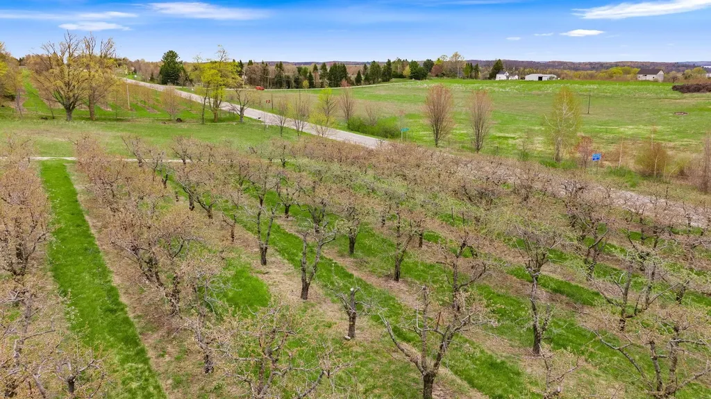 17835 Center Road Peninsula Township MI 49686