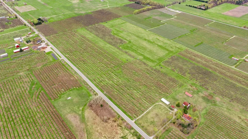 17835 Center Road Peninsula Township MI 49686