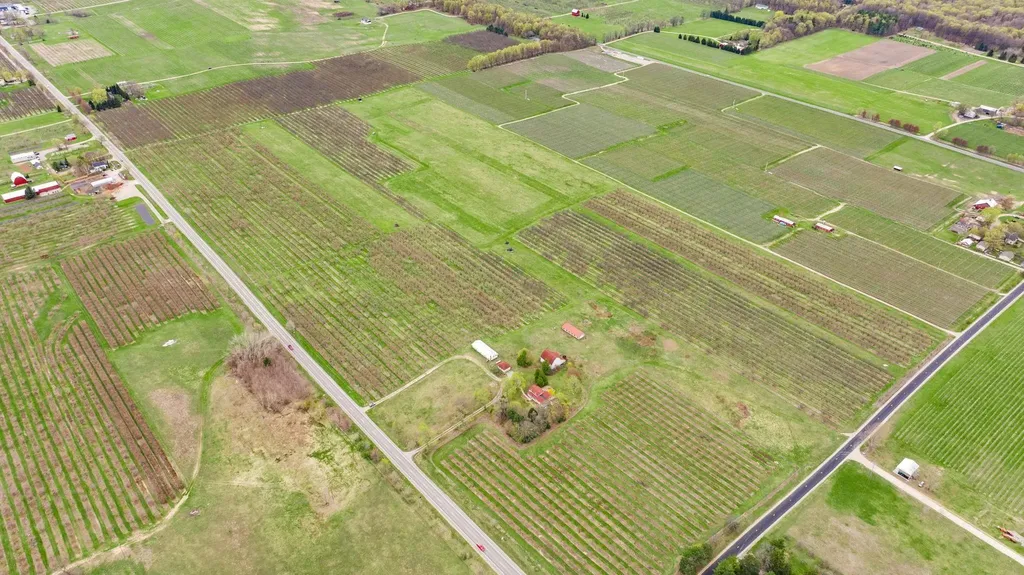 17835 Center Road Peninsula Township MI 49686