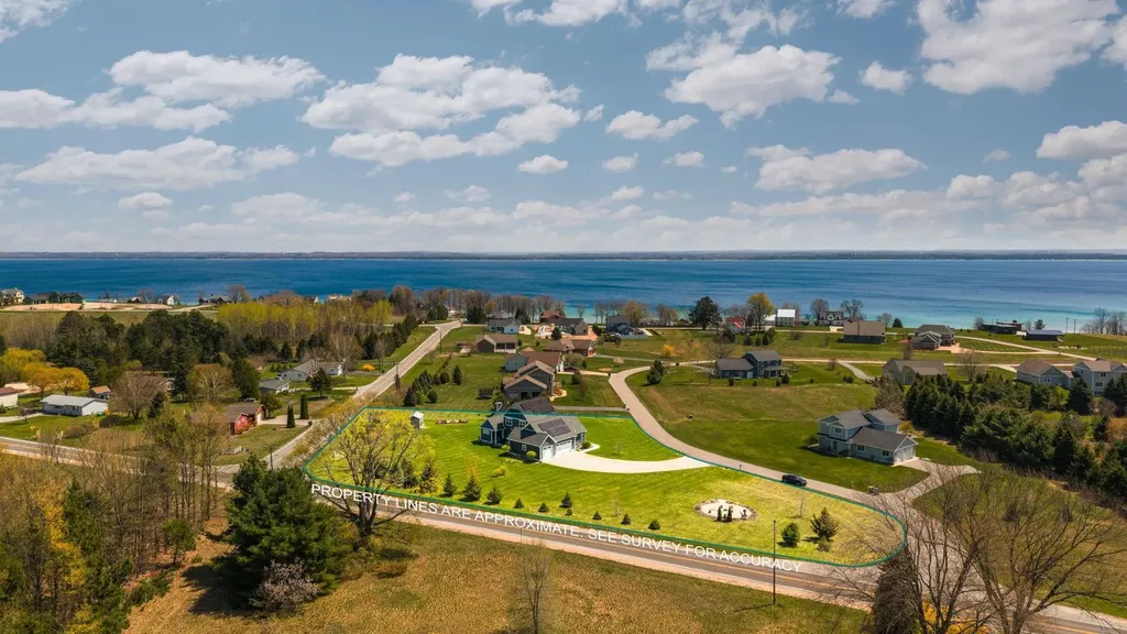3833 Smokey Cove Drive Peninsula Township MI 49686