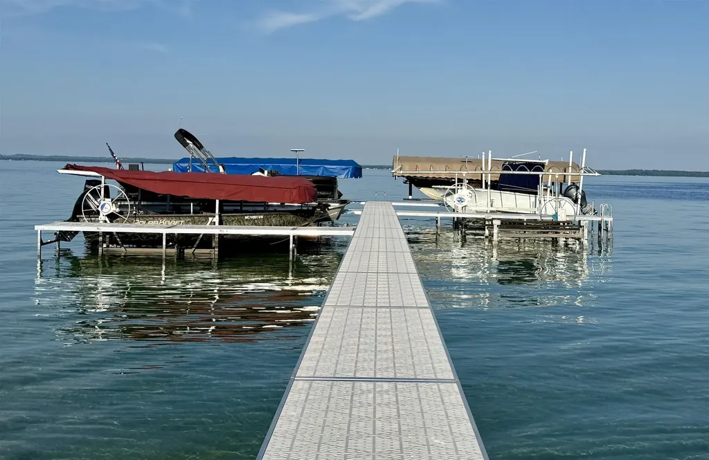 3833 Smokey Cove Drive Peninsula Township MI 49686