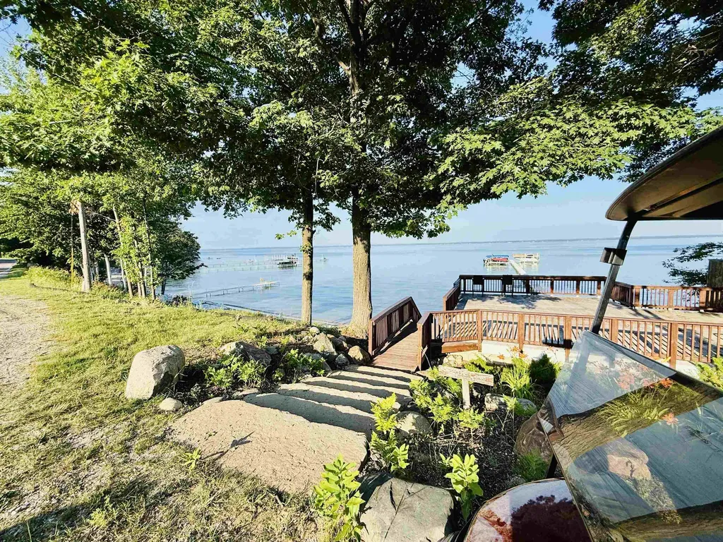 3833 Smokey Cove Drive Peninsula Township MI 49686