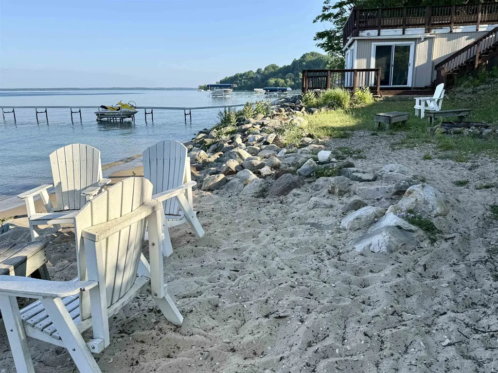 3833 Smokey Cove Drive Peninsula Township MI 49686