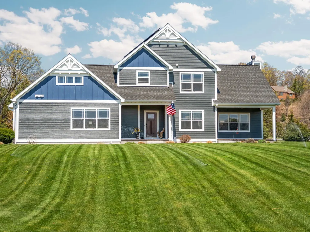 3833 Smokey Cove Drive Peninsula Township MI 49686