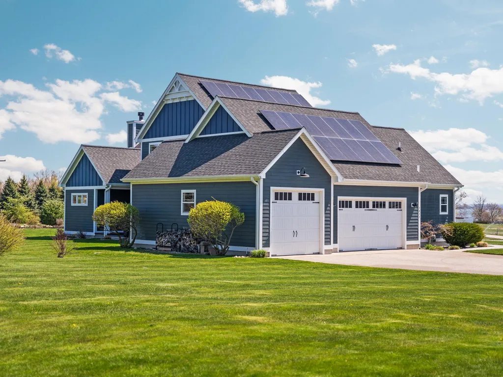 3833 Smokey Cove Drive Peninsula Township MI 49686