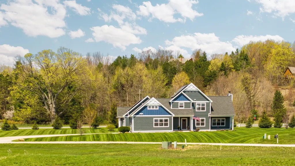 3833 Smokey Cove Drive Peninsula Township MI 49686