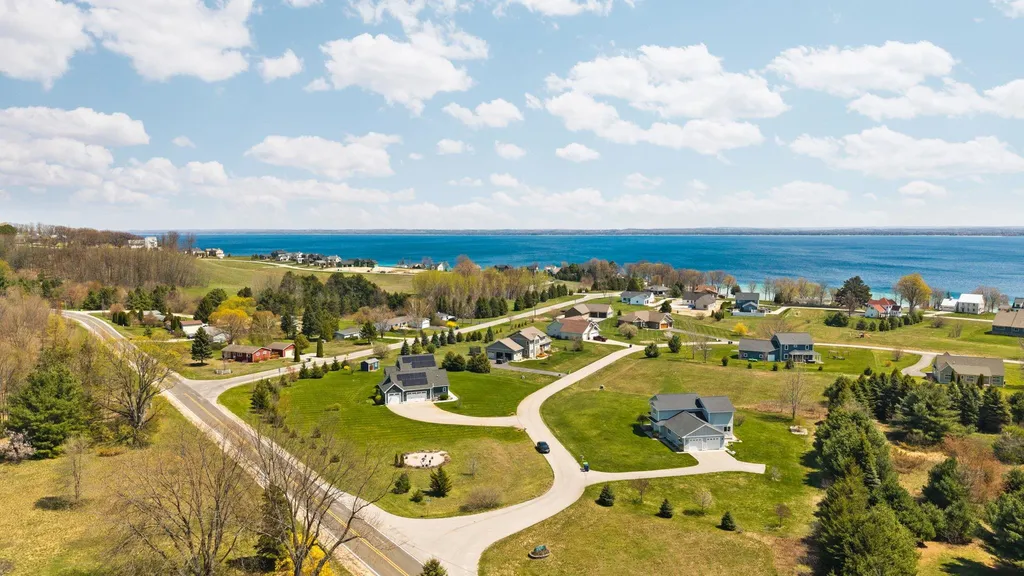 3833 Smokey Cove Drive Peninsula Township MI 49686