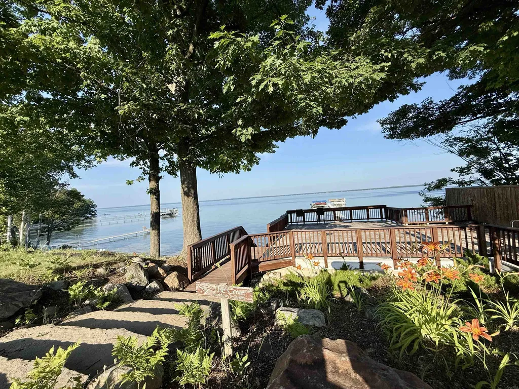 3833 Smokey Cove Drive Peninsula Township MI 49686