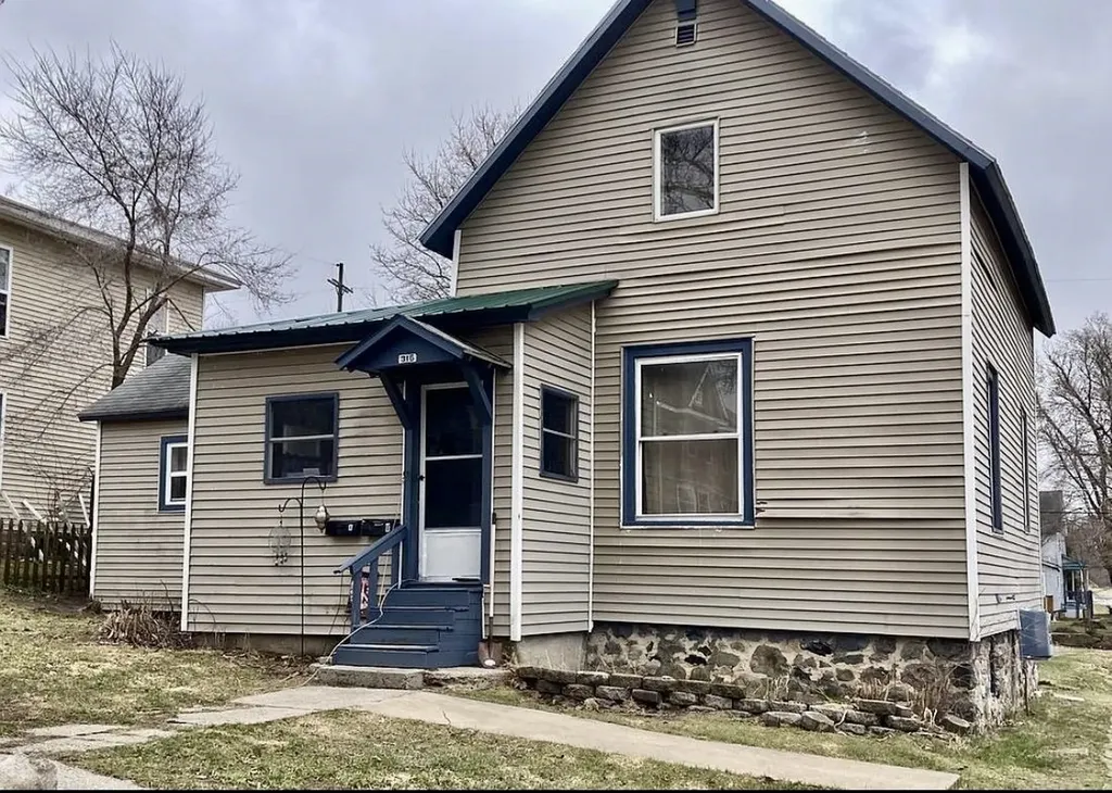 316 E Bremer Street Cadillac City MI 49601