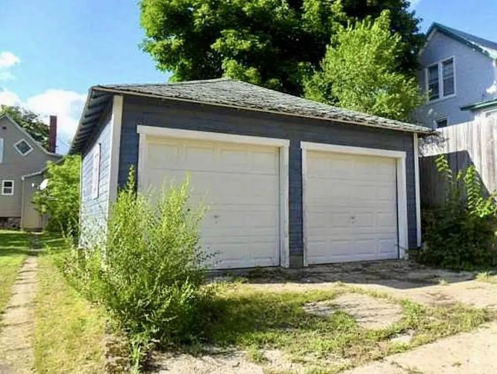 316 E Bremer Street Cadillac City MI 49601