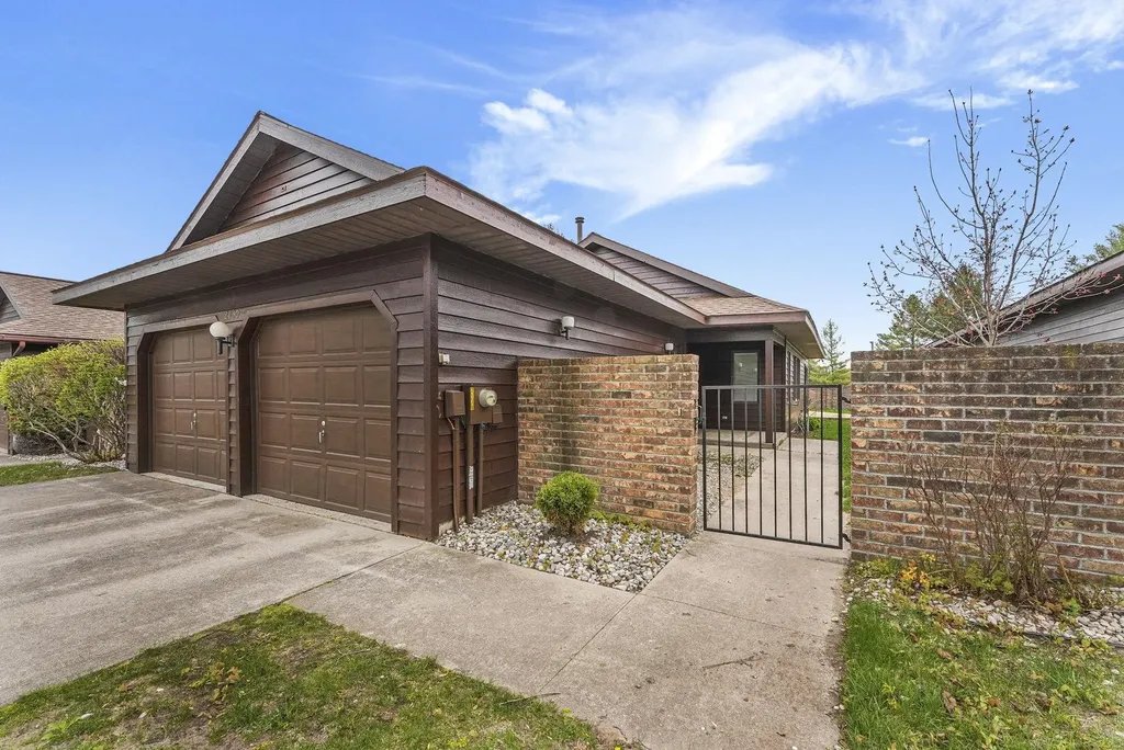 2130 E Hammond Place Garfield Charter Township MI 49686