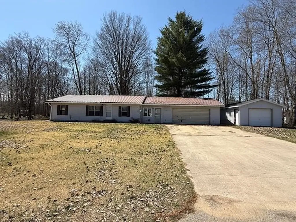 559 Gitchegumee Drive Hanover Township MI 49620