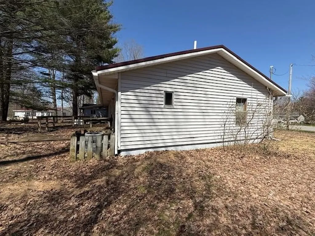 559 Gitchegumee Drive Hanover Township MI 49620