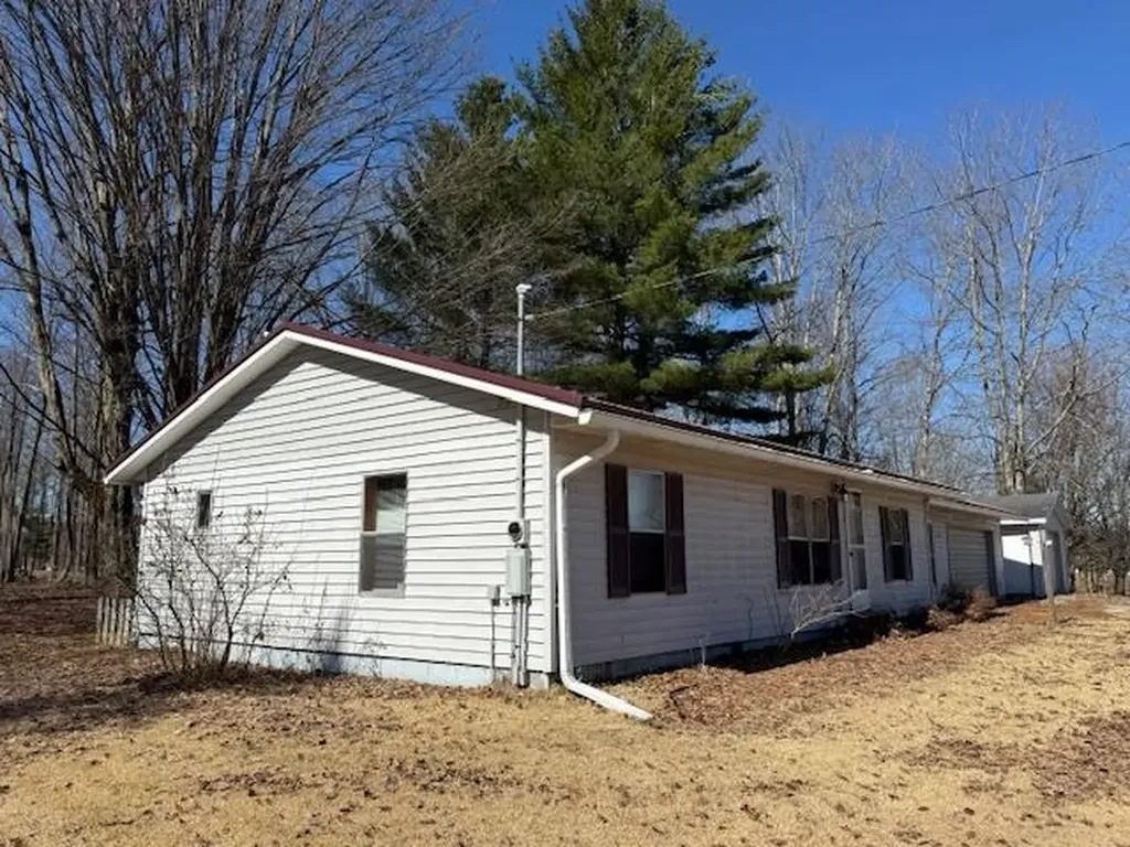 559 Gitchegumee Drive Hanover Township MI 49620