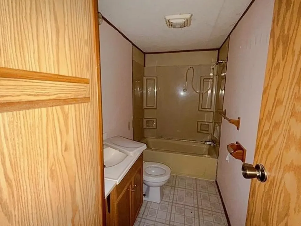 559 Gitchegumee Drive Hanover Township MI 49620