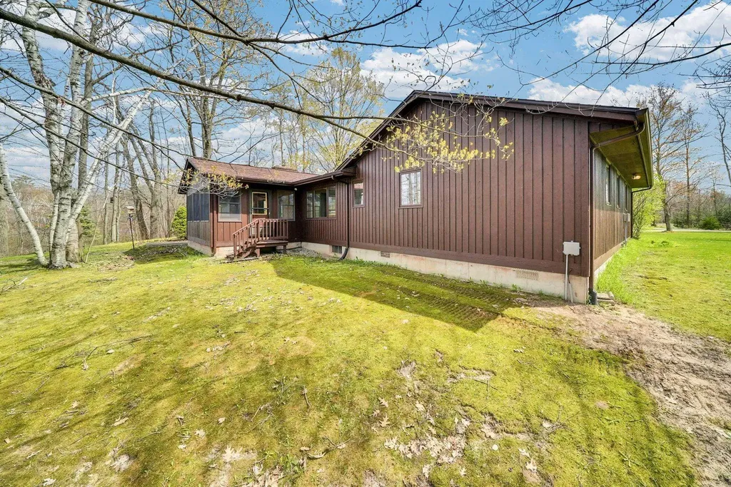 8670 W Jennings Road Lake Township MI 49651