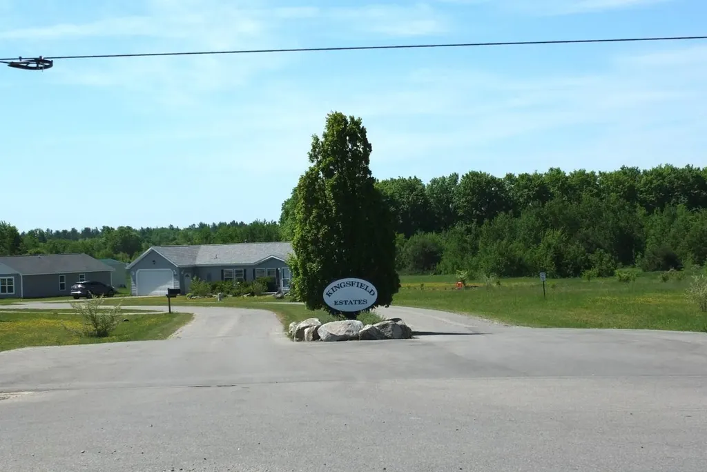 9273 Kingsfield Drive Mayfield Township MI 49649