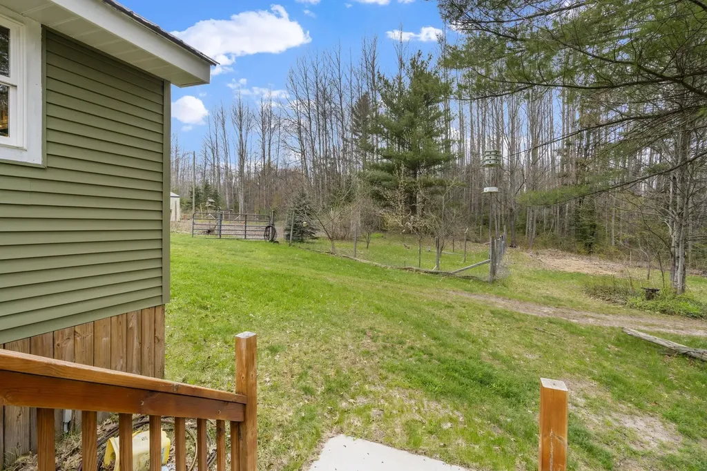 11523 M-66 Garfield Township MI 49633