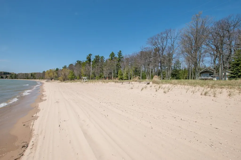 3784 S Lee Point Road Bingham Township MI 49682