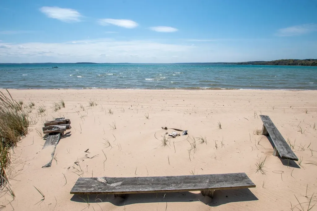 3784 S Lee Point Road Bingham Township MI 49682