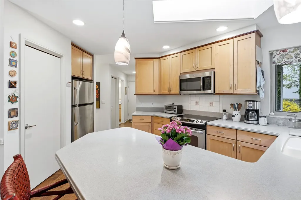 12055 S Woodwinds Circle Elmwood Charter Township MI 49684