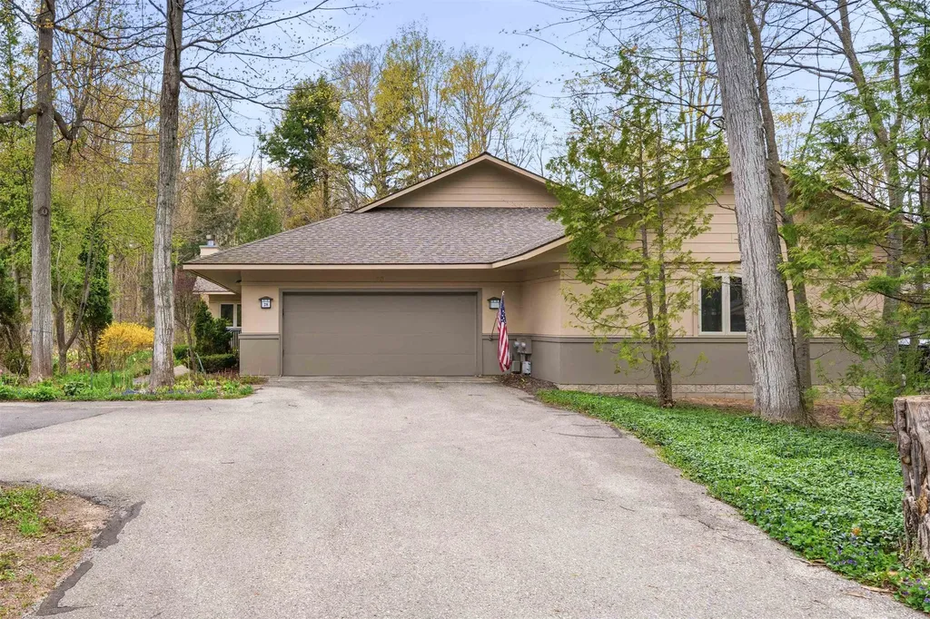 12055 S Woodwinds Circle Elmwood Charter Township MI 49684