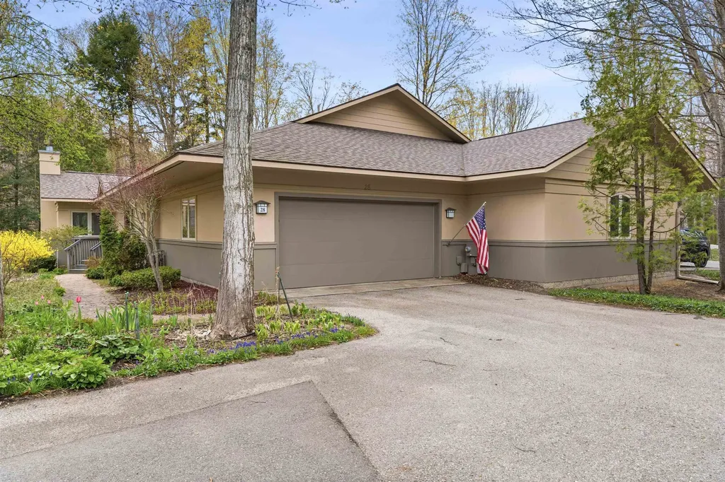 12055 S Woodwinds Circle Elmwood Charter Township MI 49684
