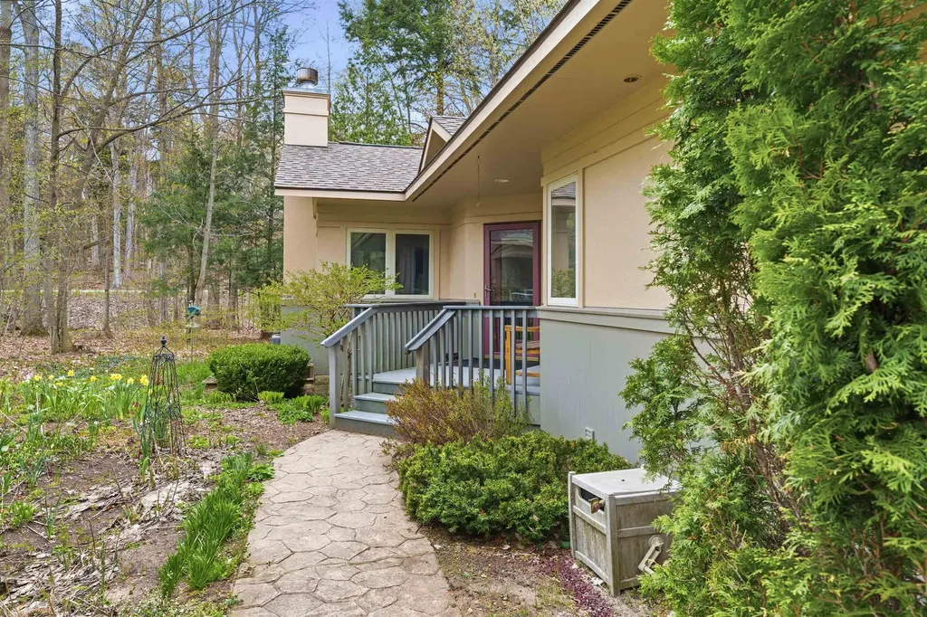 12055 S Woodwinds Circle Elmwood Charter Township MI 49684