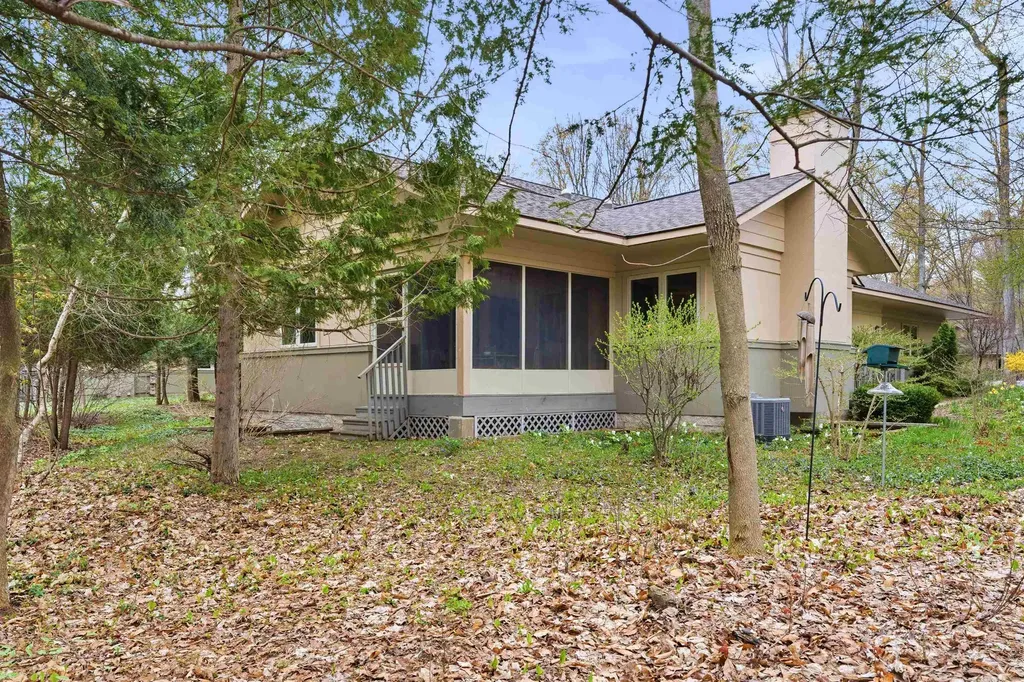 12055 S Woodwinds Circle Elmwood Charter Township MI 49684