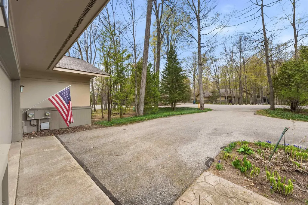 12055 S Woodwinds Circle Elmwood Charter Township MI 49684