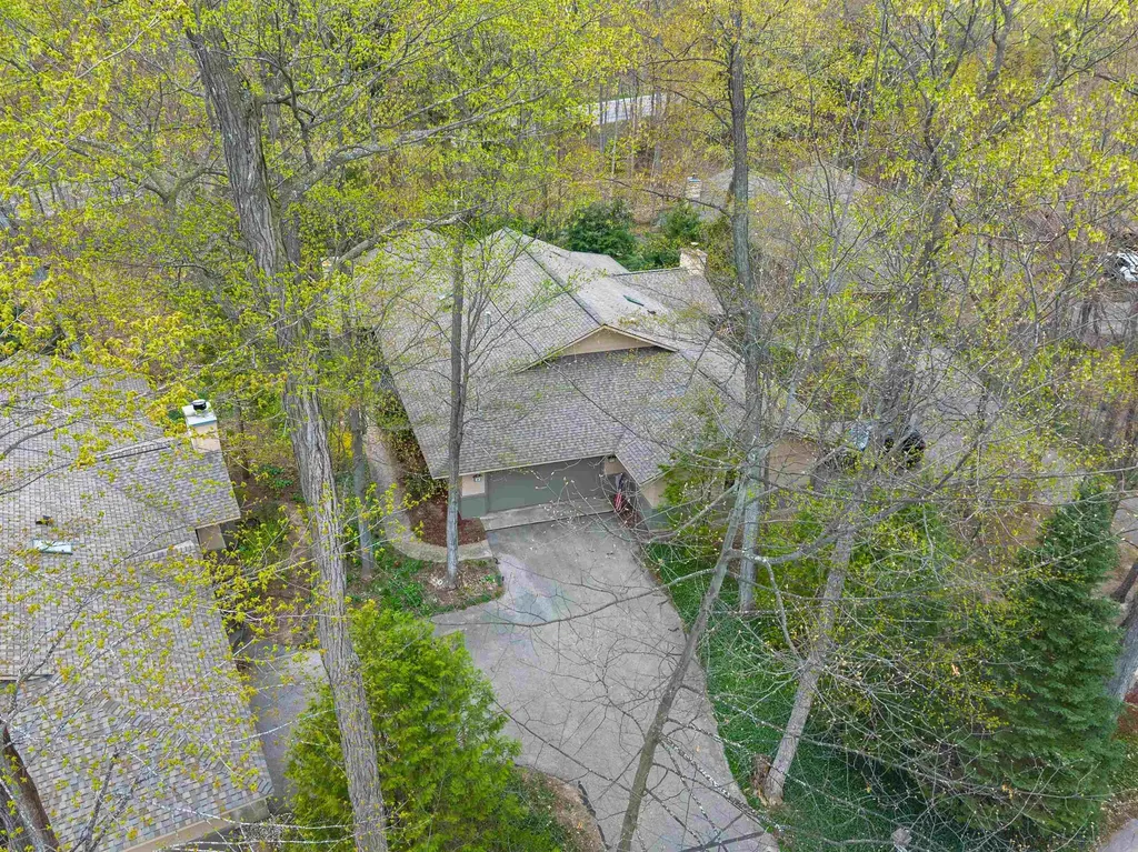 12055 S Woodwinds Circle Elmwood Charter Township MI 49684