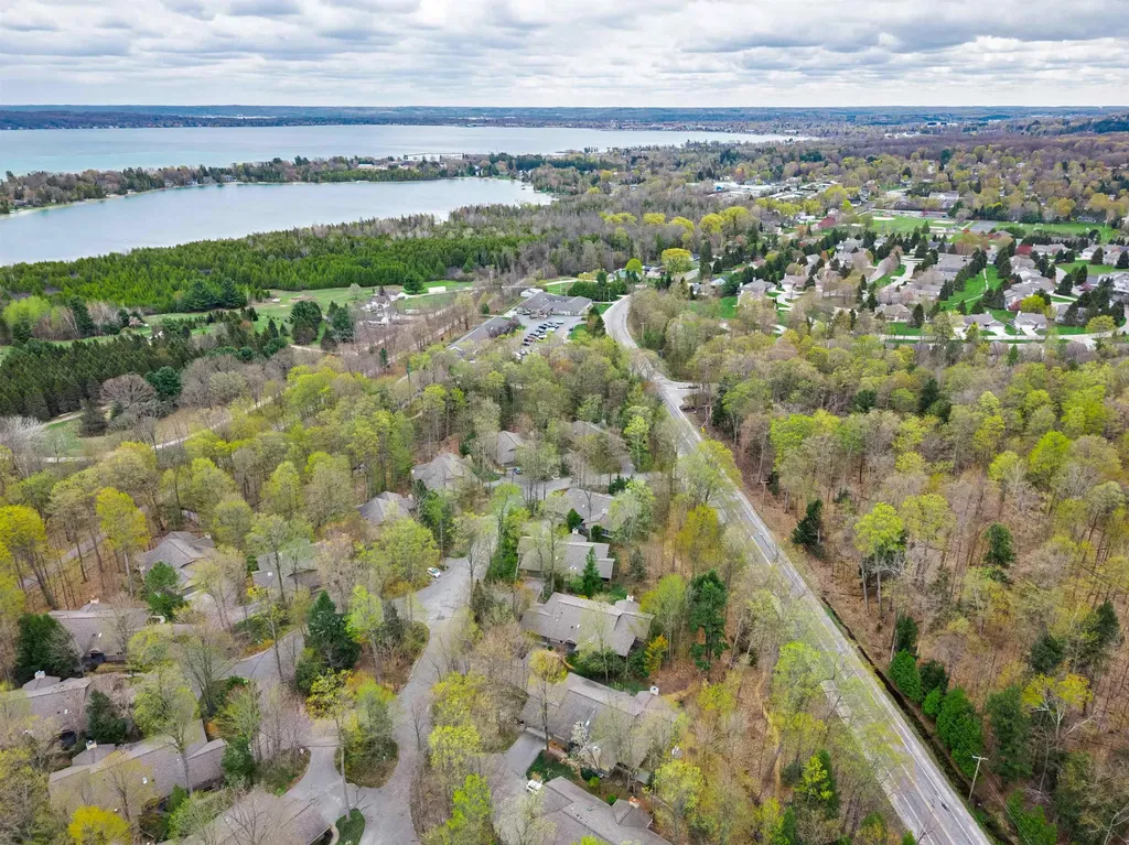 12055 S Woodwinds Circle Elmwood Charter Township MI 49684