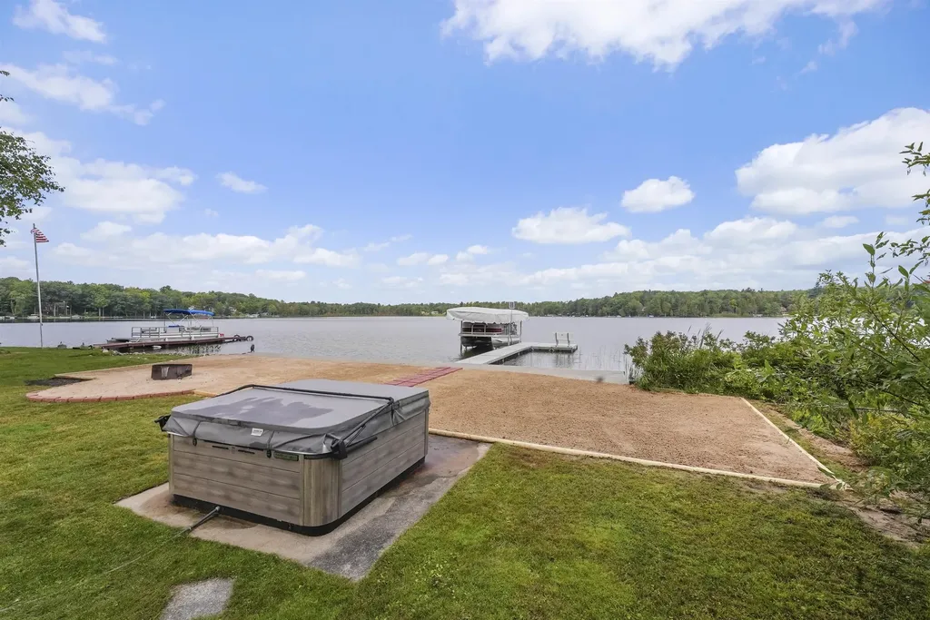7504 W Dakota Trail Caldwell Township MI 49651