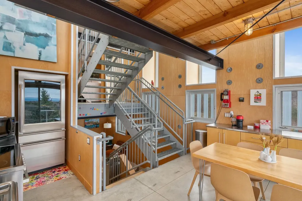7452 N Manitou Trail Leelanau Township MI 49670