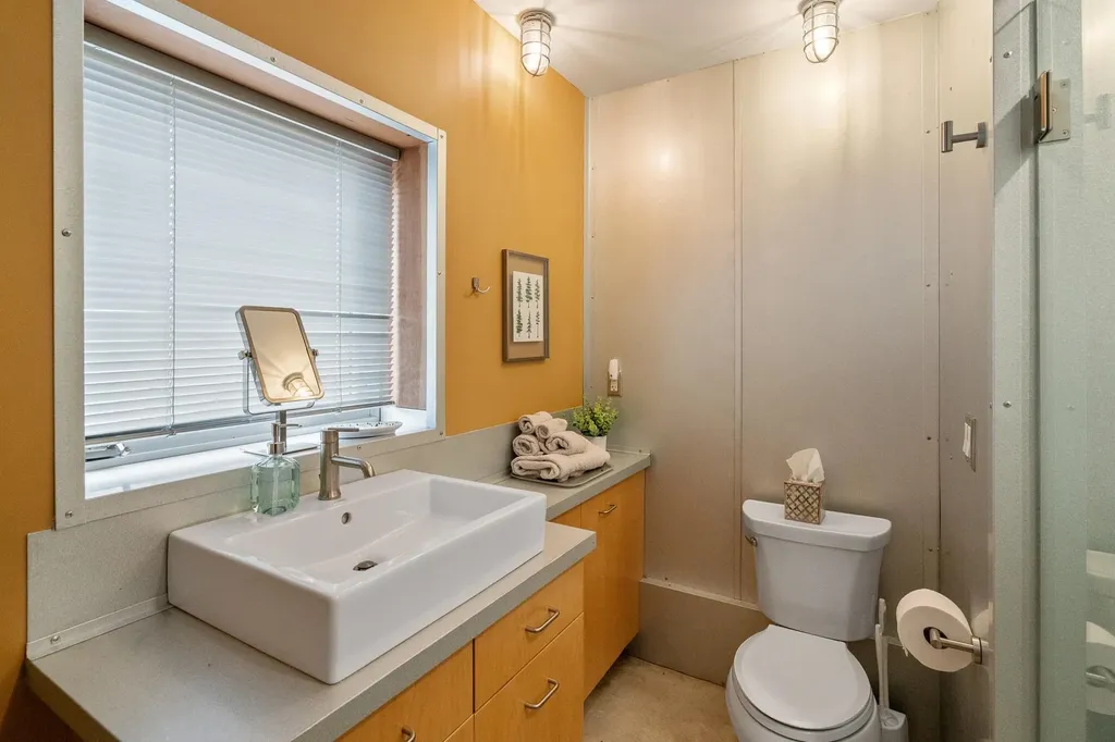 7452 N Manitou Trail Leelanau Township MI 49670