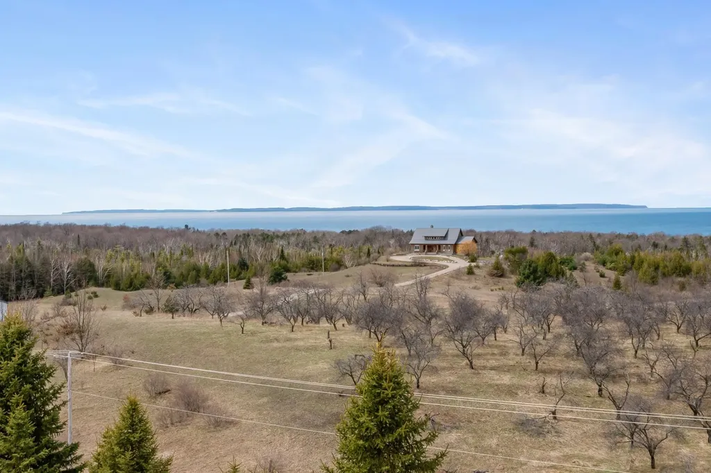 7452 N Manitou Trail Leelanau Township MI 49670