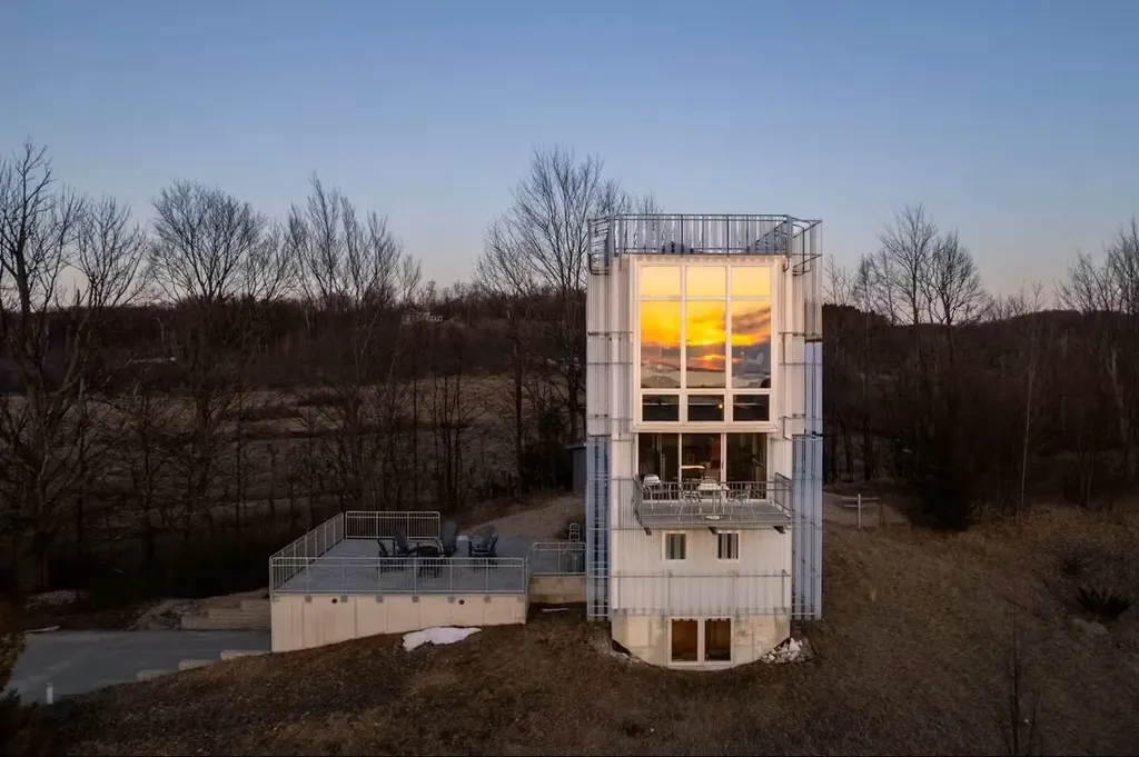 7452 N Manitou Trail Leelanau Township MI 49670