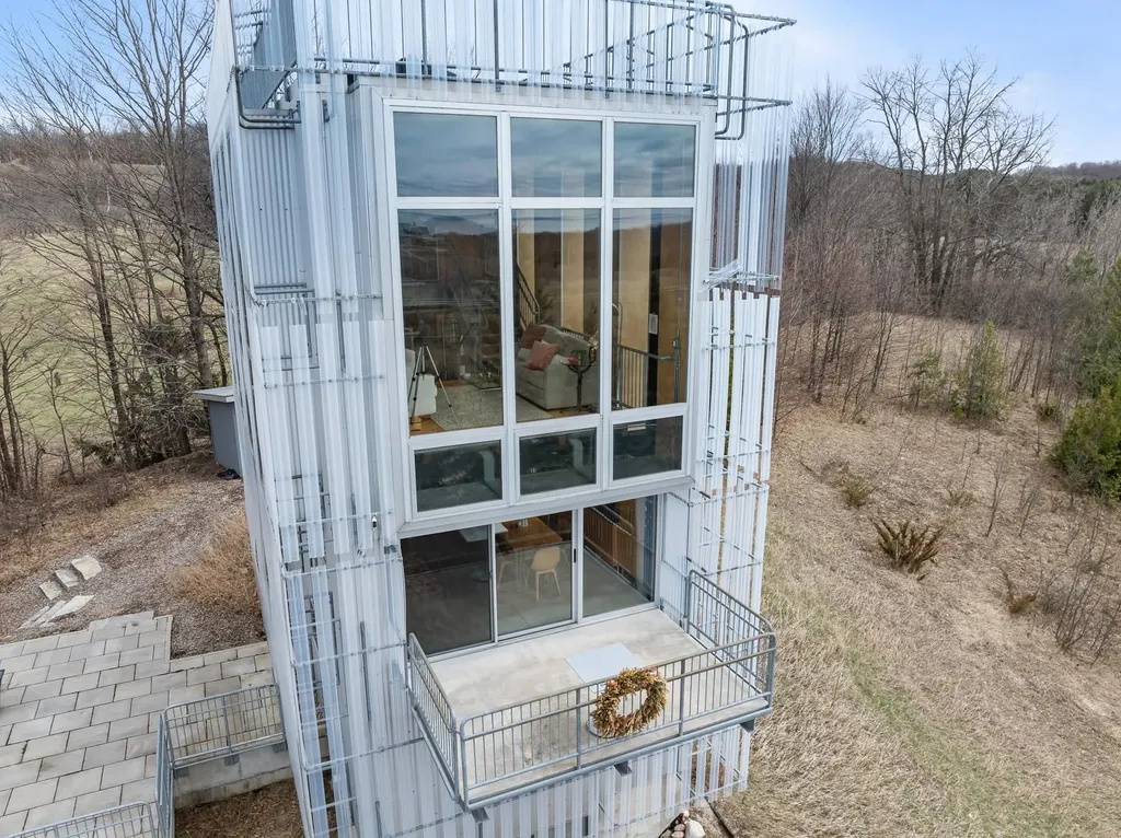 7452 N Manitou Trail Leelanau Township MI 49670