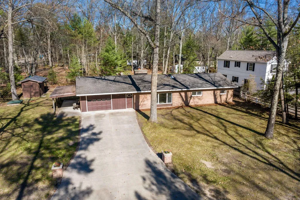 7736 NW Ladd Drive Clearwater Township MI 49676