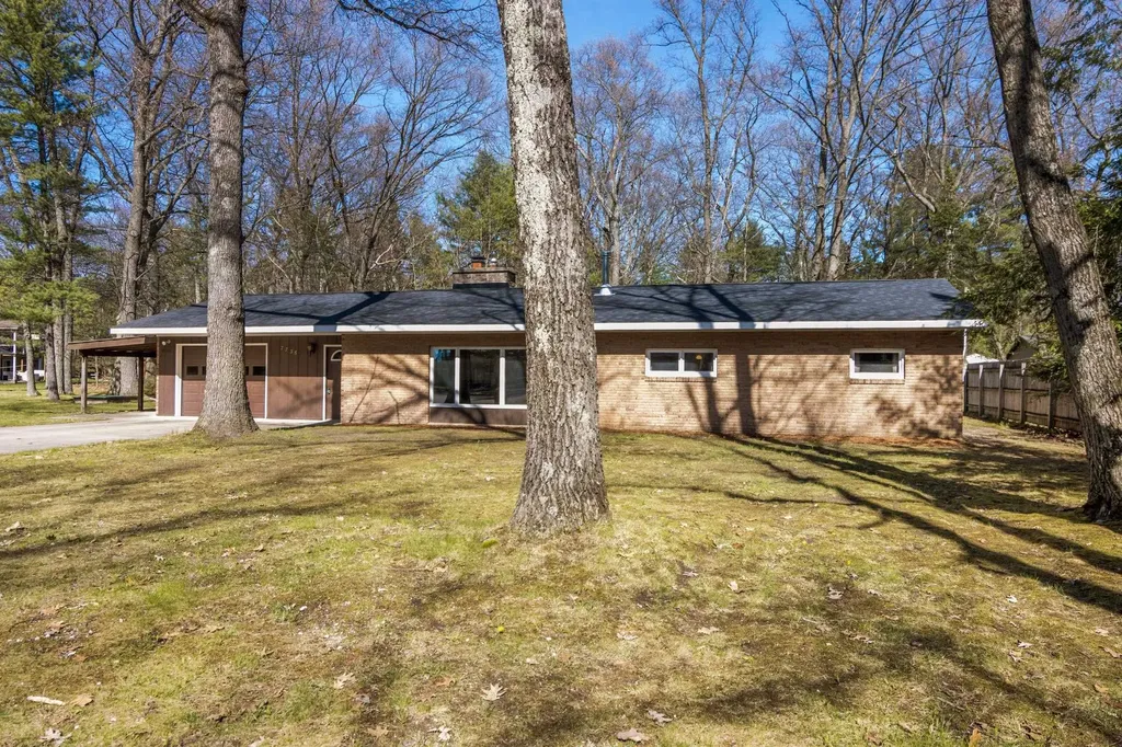 7736 NW Ladd Drive Clearwater Township MI 49676